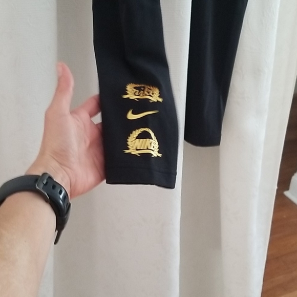 Nike back and gold leggings - Picture 2 of 4